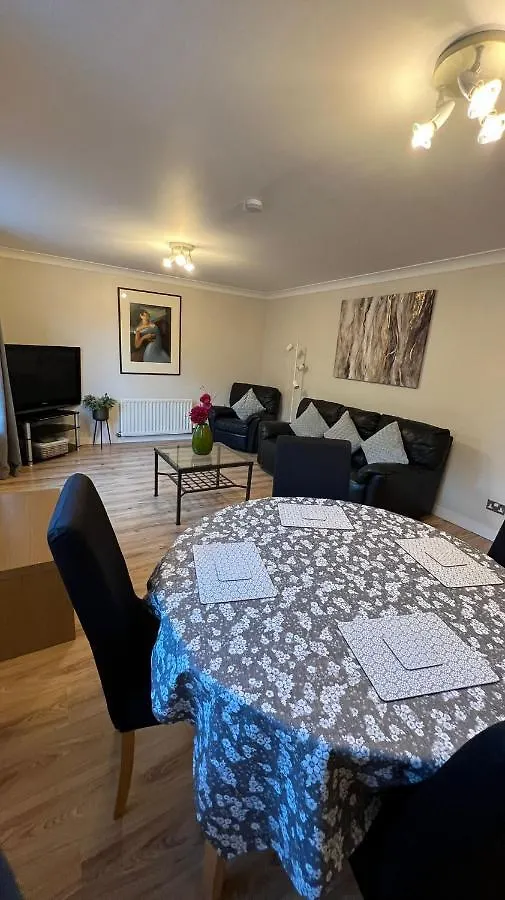 Edinburgh City Centre - Powderhall Modern Spacious 2 Bedroom Apartment With Free Parking 0*,  United Kingdom