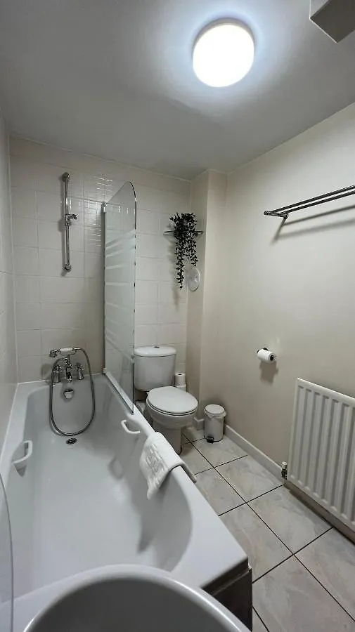 Edinburgh City Centre - Powderhall Modern Spacious 2 Bedroom Apartment With Free Parking 0*,