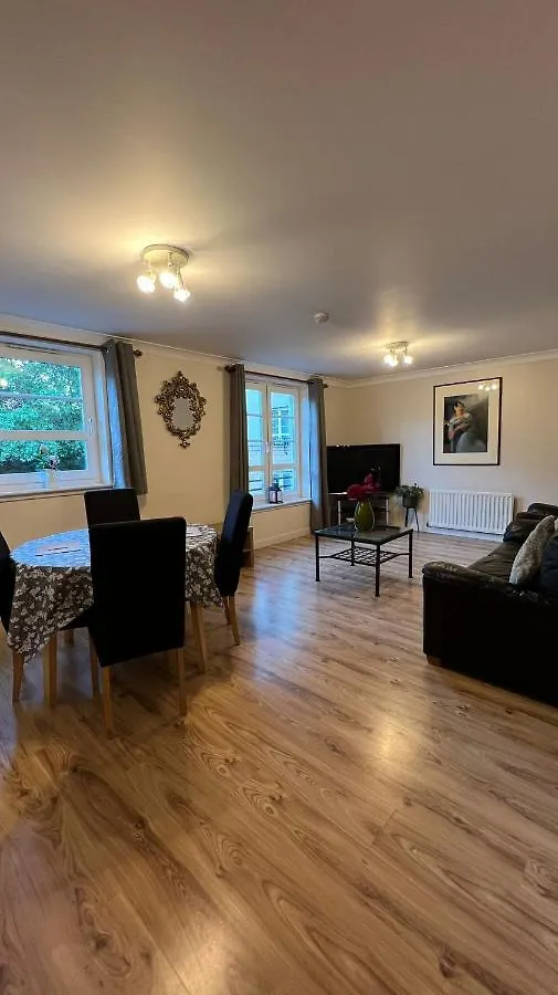 Edinburgh City Centre - Powderhall Modern Spacious 2 Bedroom Apartment With Free Parking
