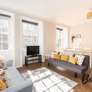 Bright New Town 2br-1ba, 1 Min To George St By Bonjour Residences Apartment