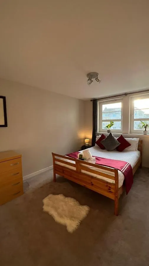 Edinburgh City Centre - Powderhall Modern Spacious 2 Bedroom Apartment With Free Parking 0*,