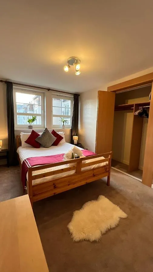 Edinburgh City Centre - Powderhall Modern Spacious 2 Bedroom Apartment With Free Parking