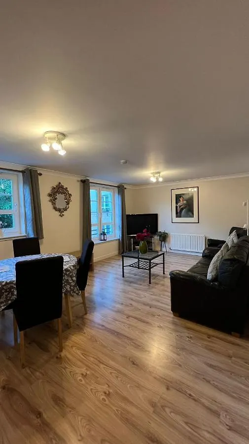 Edinburgh City Centre - Powderhall Modern Spacious 2 Bedroom Apartment With Free Parking
