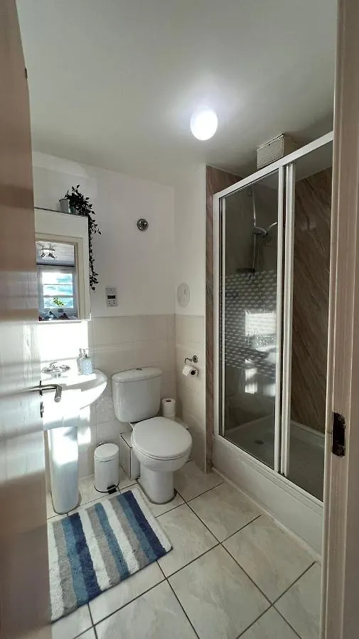 Edinburgh City Centre - Powderhall Modern Spacious 2 Bedroom Apartment With Free Parking