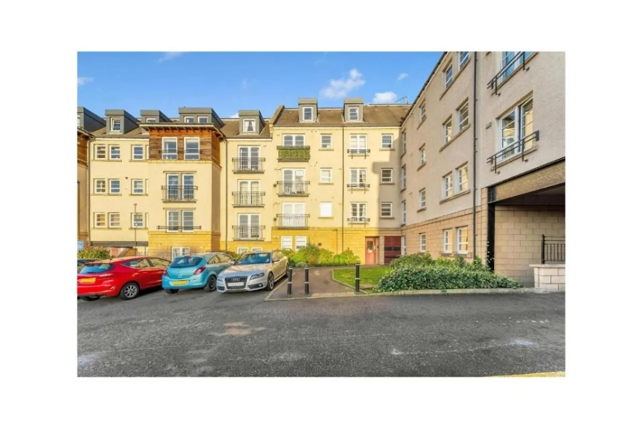Edinburgh City Centre - Powderhall Modern Spacious 2 Bedroom Apartment With Free Parking